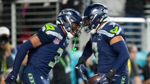 Seahawks ride their ‘Dark Side’ defense to a Super Bowl title, pounding the Patriots 29-13