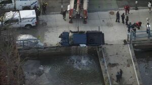 Pickup truck pulled from Delaware River in Penn’s Landing; driver in stable condition