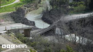 Israel destroys river bridges in southern Lebanon